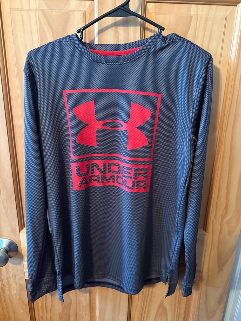 Like New, Boys Size Youth XL Under Armour Long Sleeve Shirt